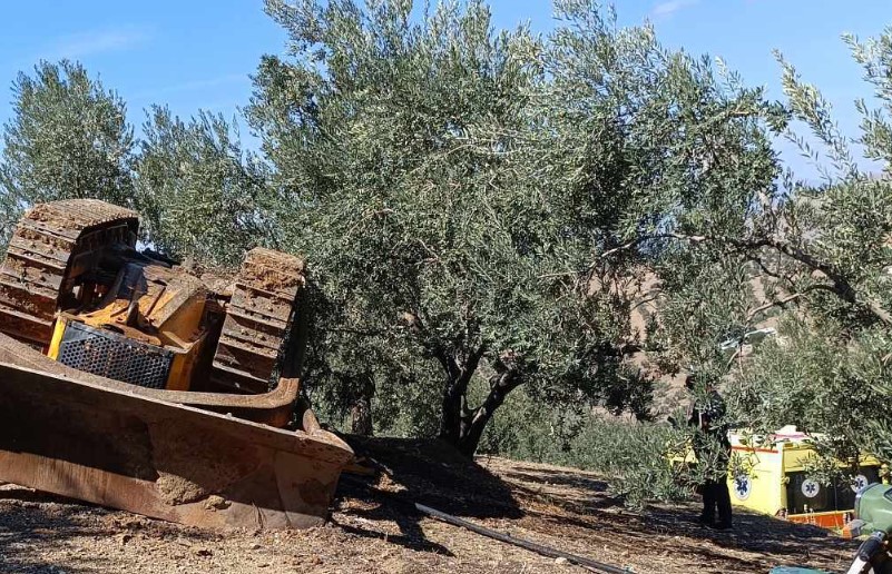 Θάνατος χειριστή μηχανήματος από ανατροπή στην Επίδαυρο