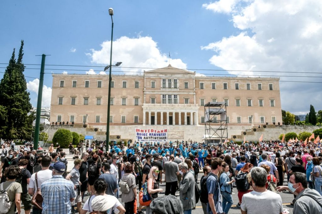 Εργαζόμενοι σε Απεργία για Αύξηση Μισθών και Βελτίωση Συνθηκών εργασίας