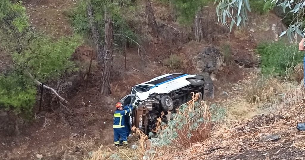 Ανατροπή ασθενοφόρου στην Καισαριανή με τρεις τραυματίες